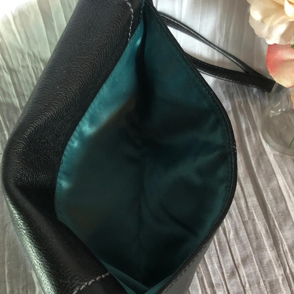Vintage COACH black pebbled leather wristlet wallet w/ teal interior